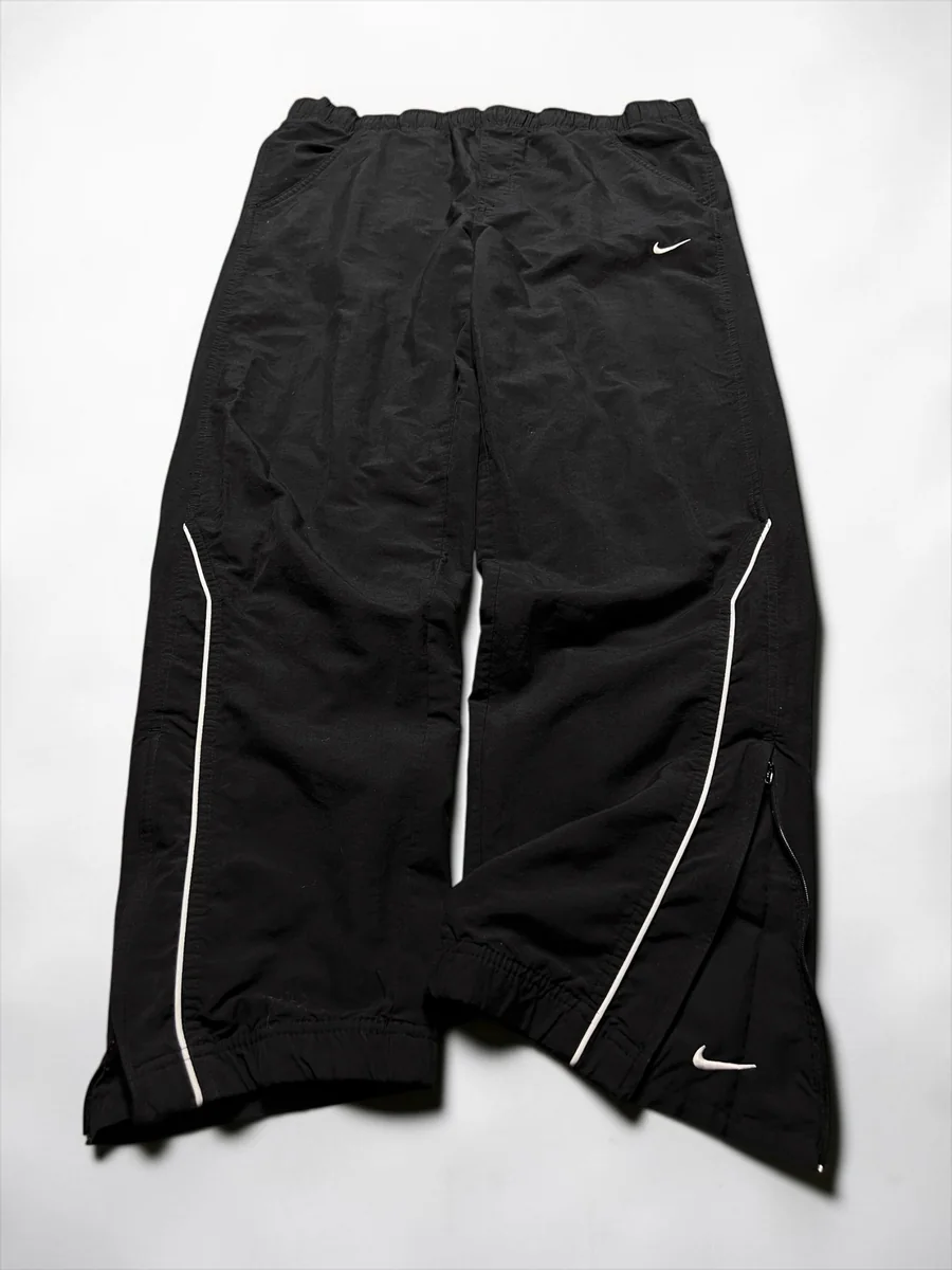 Dunkle Vintage-Trackpants aus der Dripzone-Auswahl