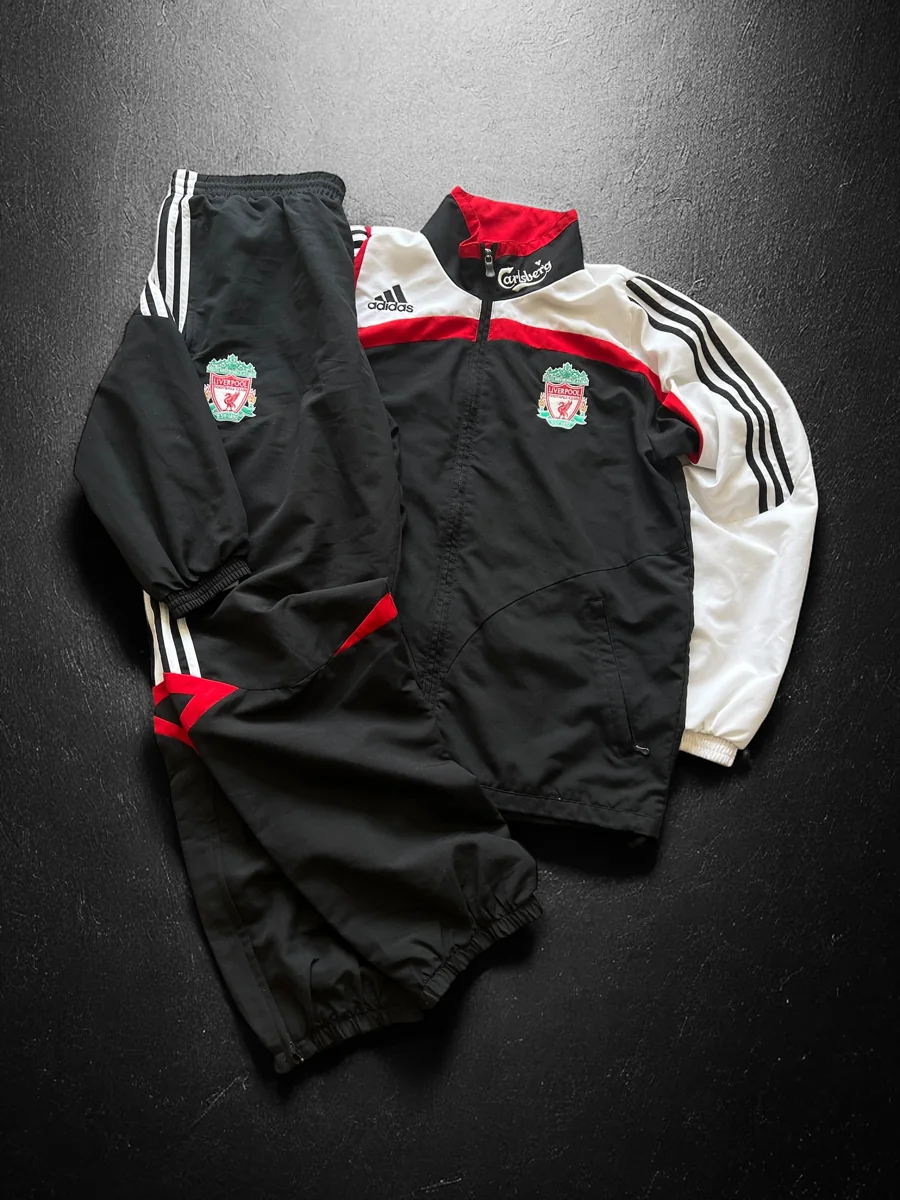 Schwarz-rotes Liverpool-Sportswear-Set