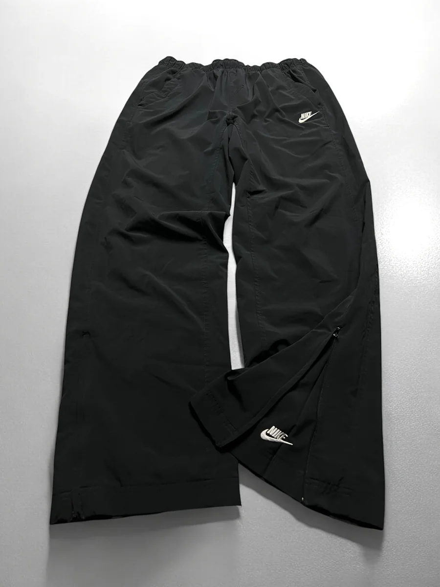 Dunkle Vintage-Trackpants aus der Dripzone-Auswahl