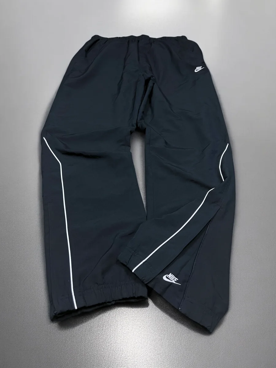 Dunkle Vintage-Trackpants aus der Dripzone-Auswahl