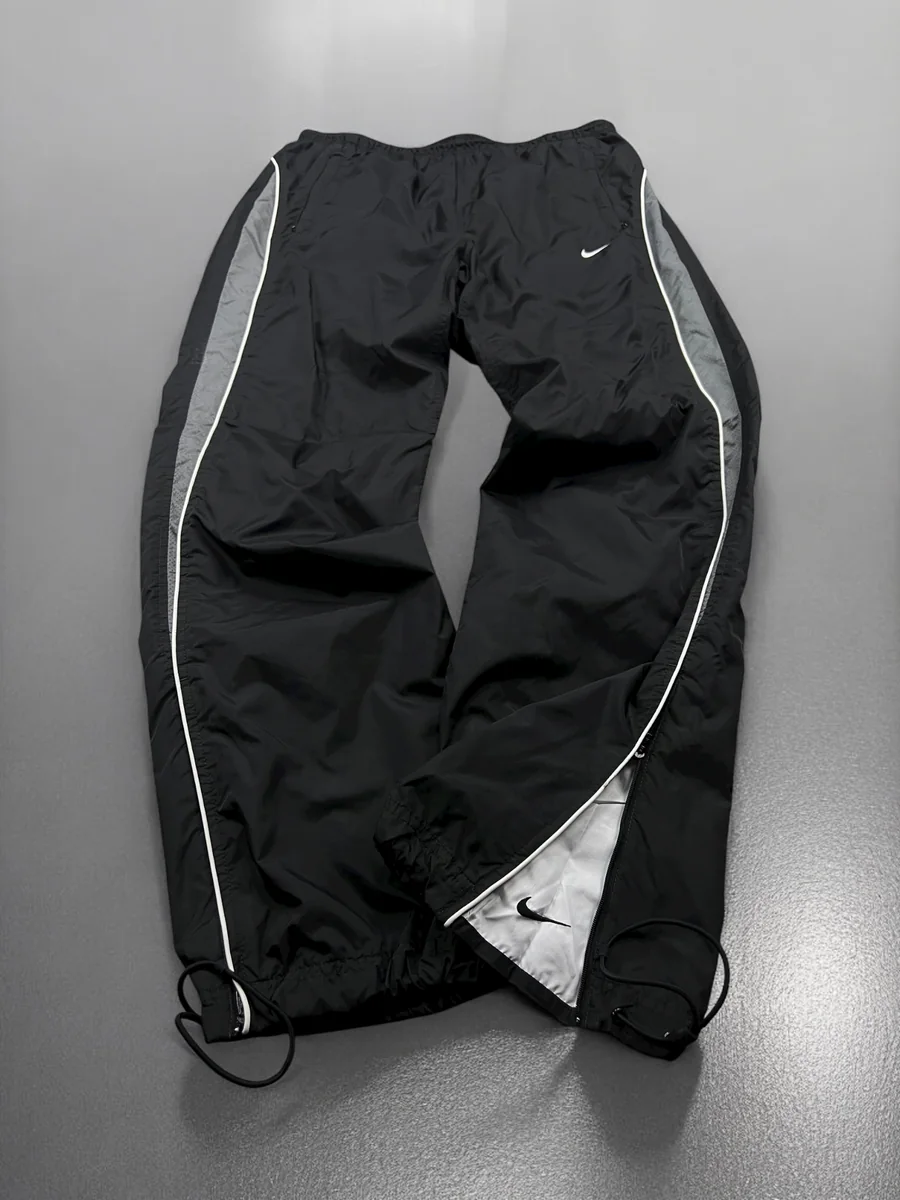 Dunkle Vintage-Trackpants aus der Dripzone-Auswahl