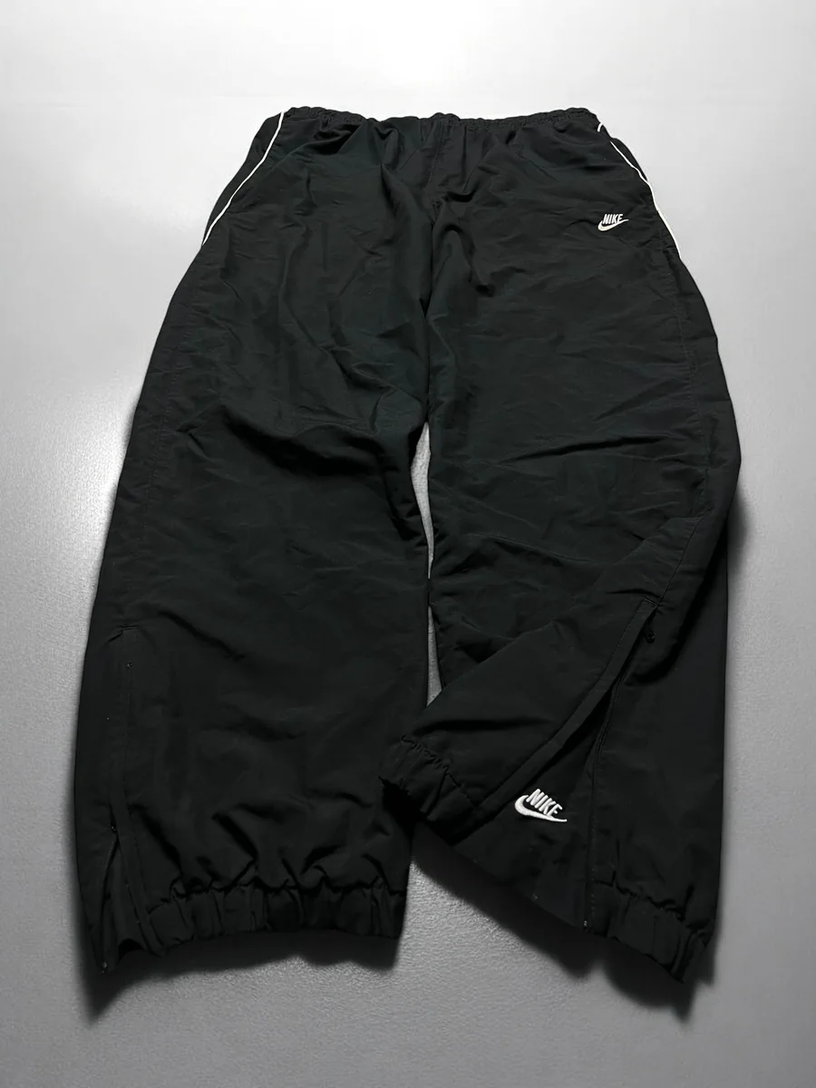 Dunkle Vintage-Trackpants aus der Dripzone-Auswahl