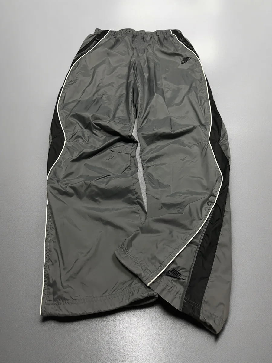 Dunkle Vintage-Trackpants aus der Dripzone-Auswahl