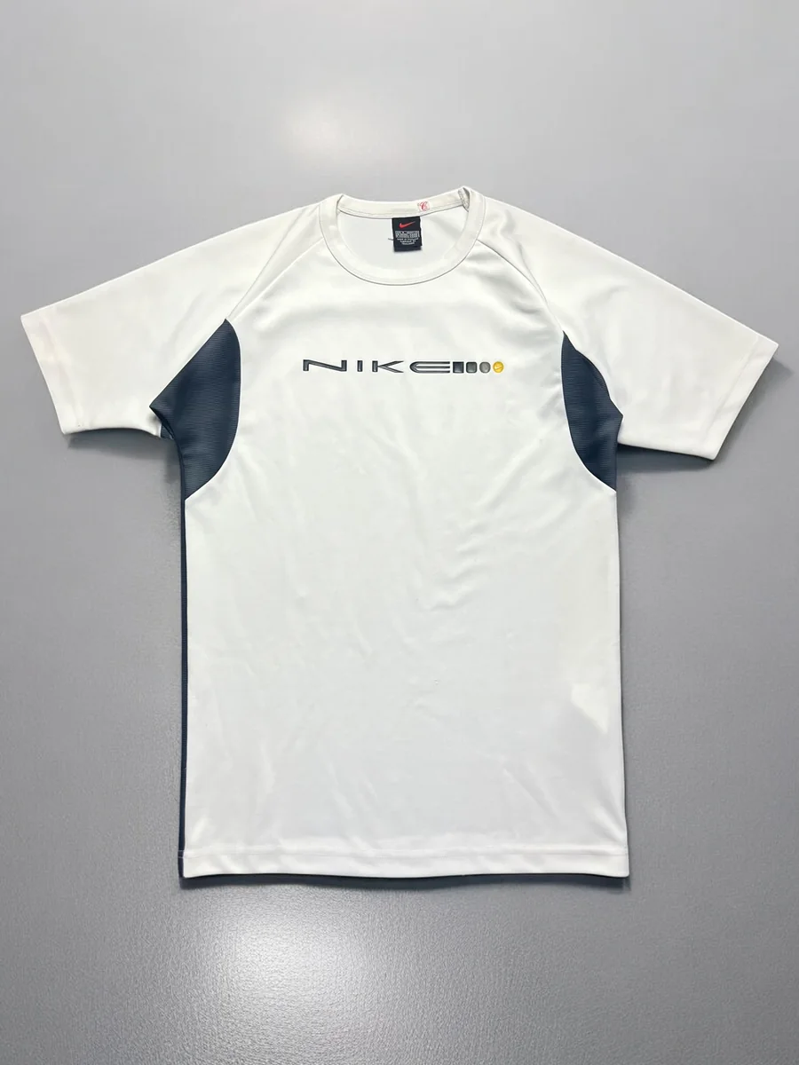 Weißes Nike-T-Shirt